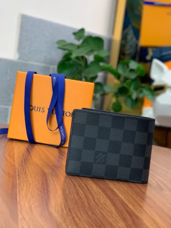 Louis Vuitton Slender Wallet - WL22