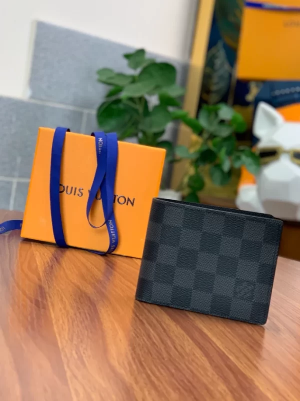 Louis Vuitton Slender Wallet - WL22