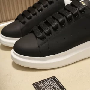 Alexander McQueen Oversized Sneaker - RAS02