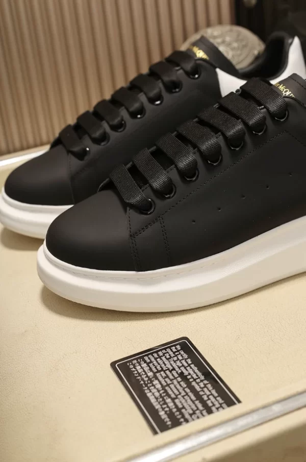 Alexander McQueen Oversized Sneaker - RAS02