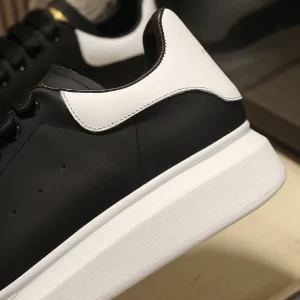 Alexander McQueen Oversized Sneaker - RAS02