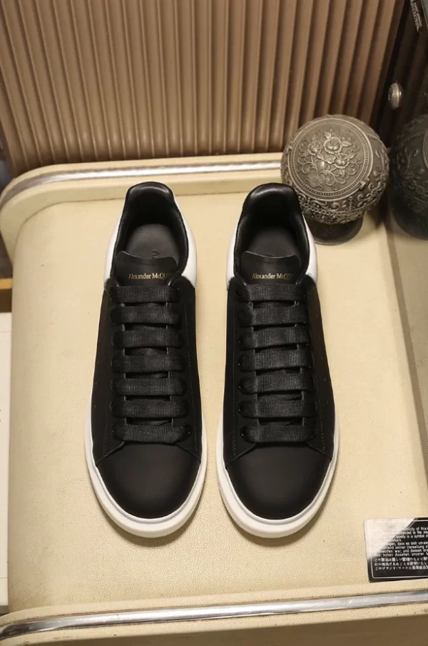 Alexander McQueen Oversized Sneaker - RAS02