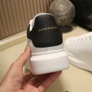 Alexander McQueen Oversized Sneaker - RAS02