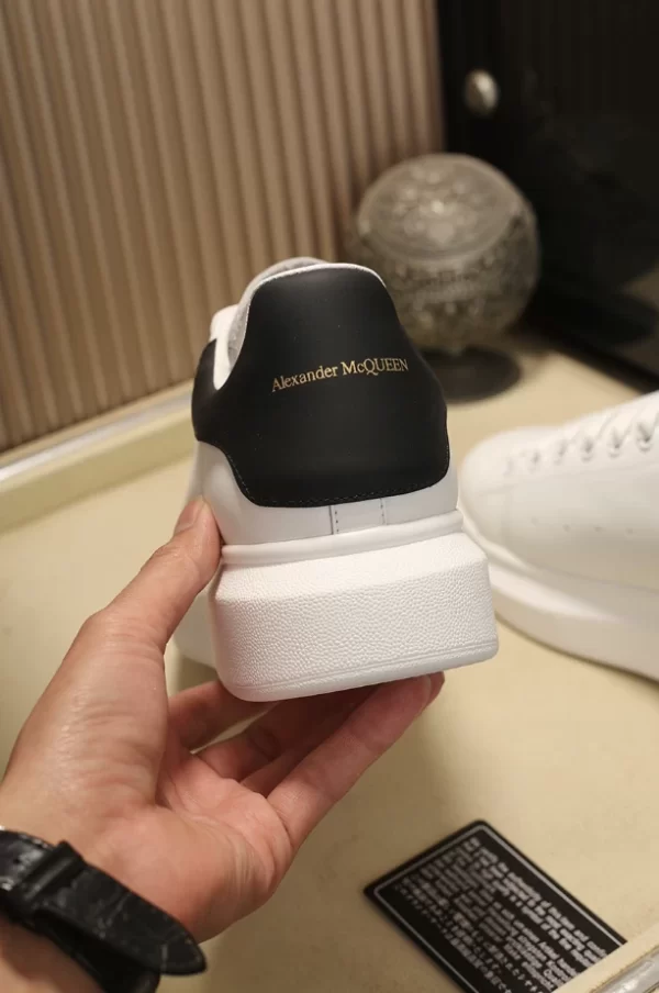 Alexander McQueen Oversized Sneaker - RAS02