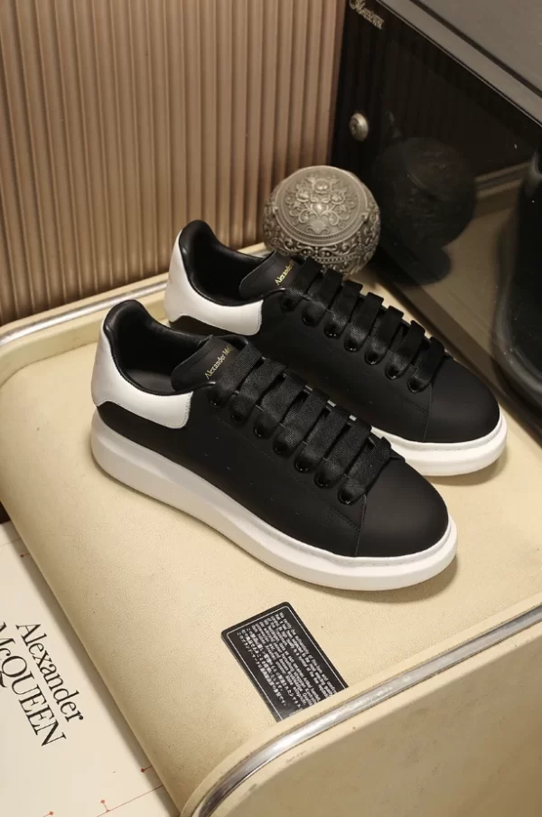 Alexander McQueen Oversized Sneaker - RAS02