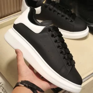 Alexander McQueen Oversized Sneaker - RAS02