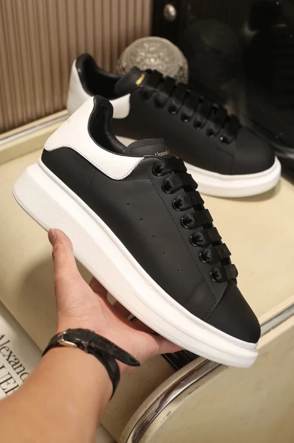 Alexander McQueen Oversized Sneaker - RAS02