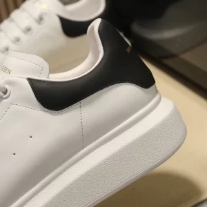 Alexander McQueen Oversized Sneaker - RAS03