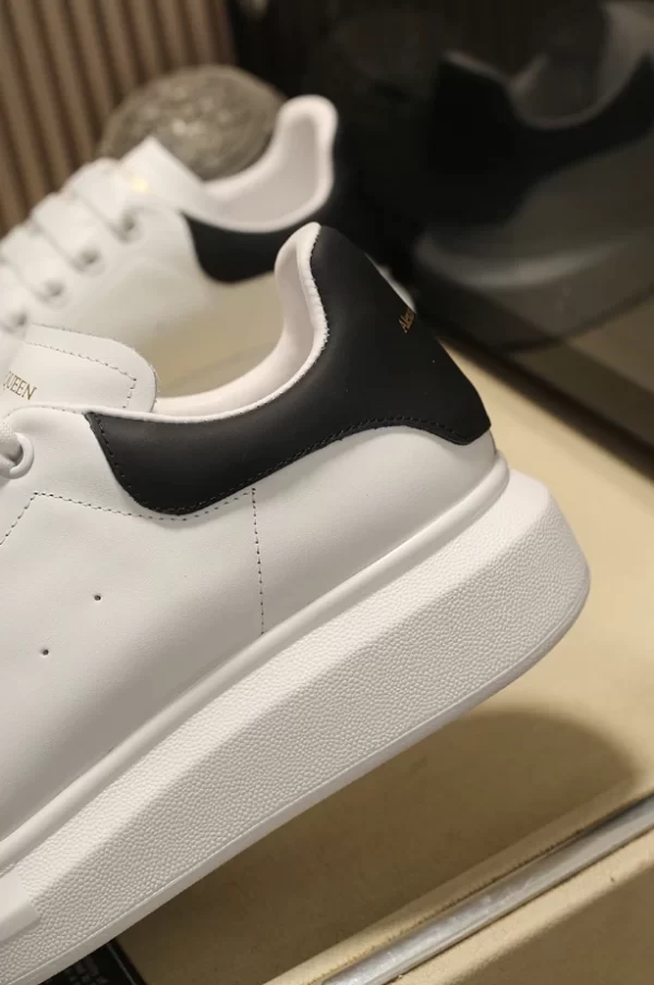 Alexander McQueen Oversized Sneaker - RAS03