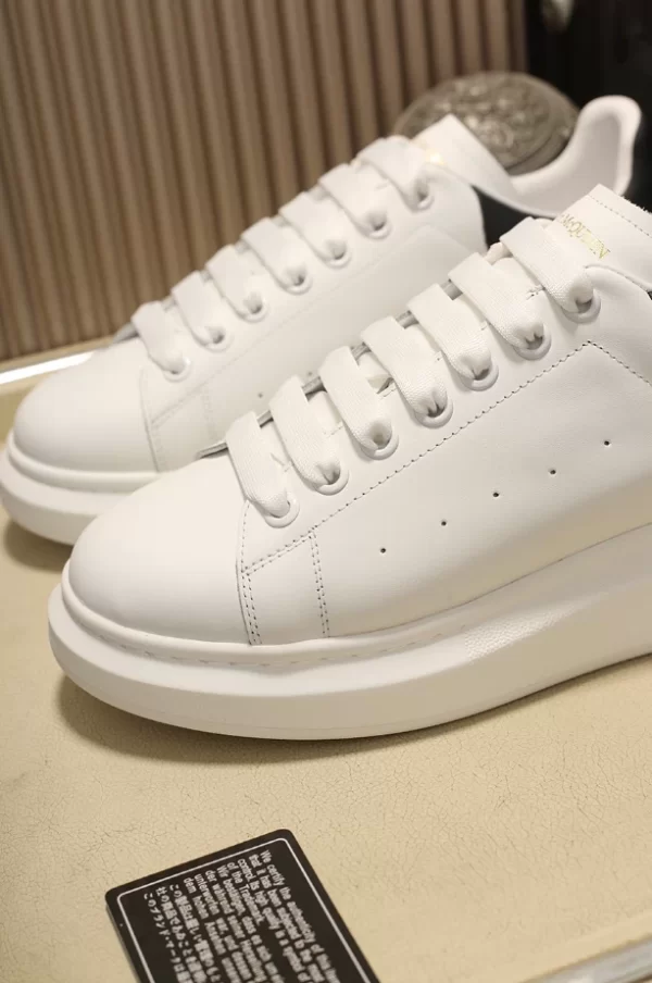 Alexander McQueen Oversized Sneaker - RAS03