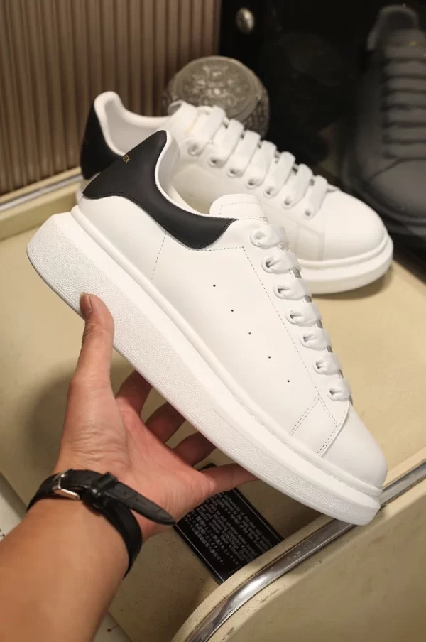 Alexander McQueen Oversized Sneaker - RAS03