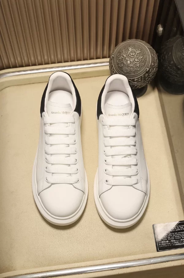 Alexander McQueen Oversized Sneaker - RAS03