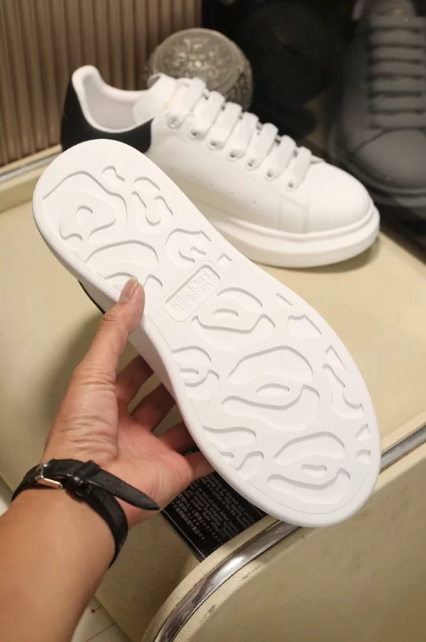 Alexander McQueen Oversized Sneaker - RAS03