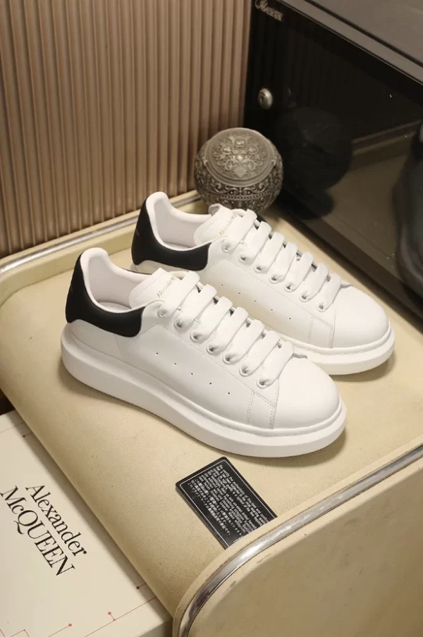 Alexander McQueen Oversized Sneaker - RAS03