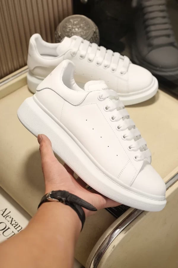 Alexander McQueen Oversized Sneaker - RAS04