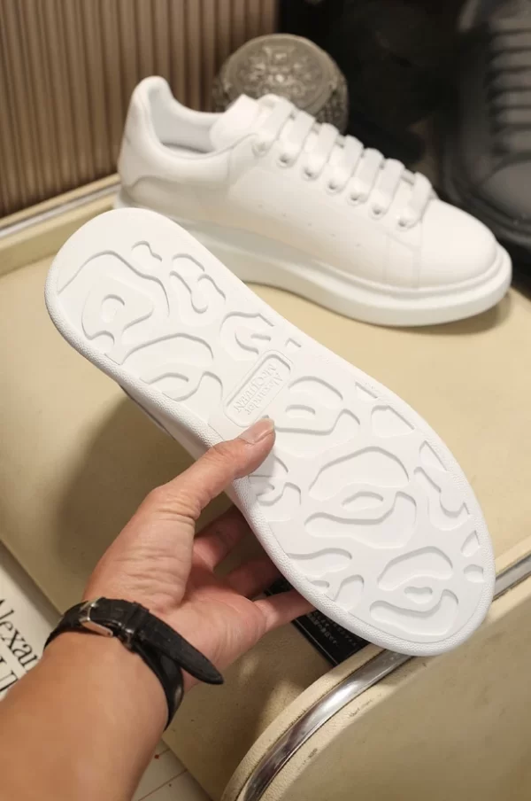 Alexander McQueen Oversized Sneaker - RAS04