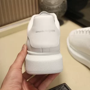 Alexander McQueen Oversized Sneaker - RAS04