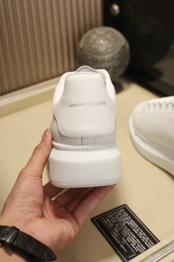 Alexander McQueen Oversized Sneaker - RAS04