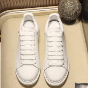 Alexander McQueen Oversized Sneaker - RAS04