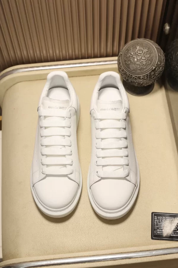 Alexander McQueen Oversized Sneaker - RAS04