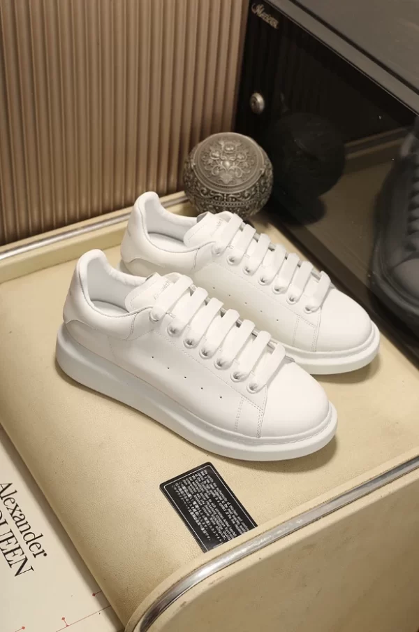 Alexander McQueen Oversized Sneaker - RAS04