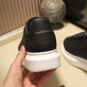 Alexander McQueen Oversized Sneaker in Black - RAS01