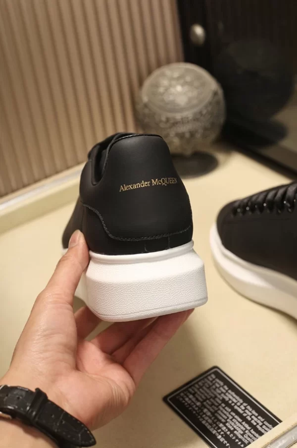 Alexander McQueen Oversized Sneaker in Black - RAS01