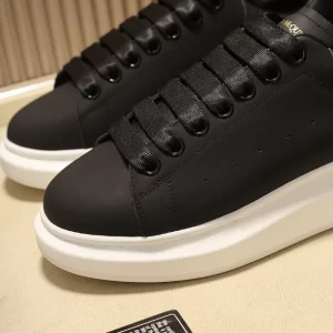 Alexander McQueen Oversized Sneaker in Black - RAS01