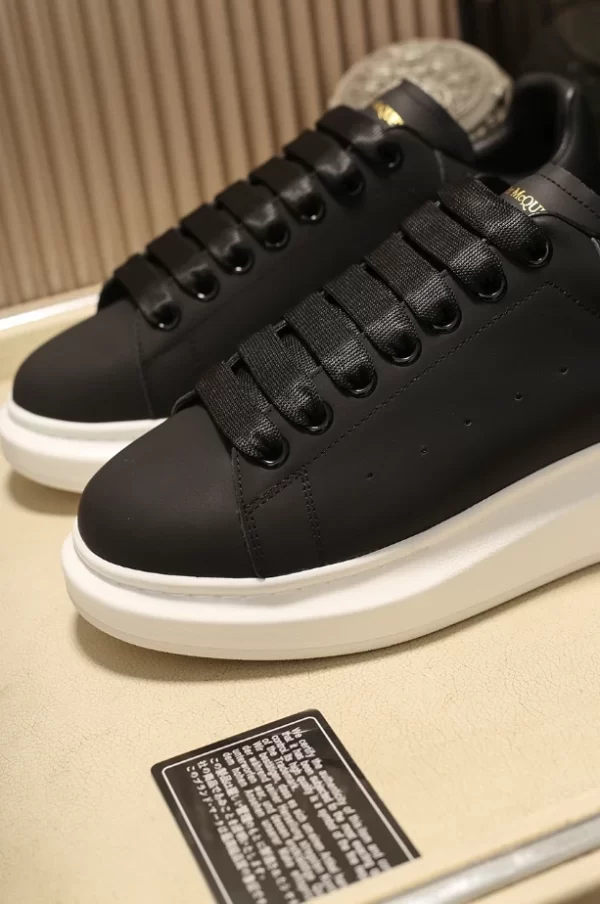 Alexander McQueen Oversized Sneaker in Black - RAS01