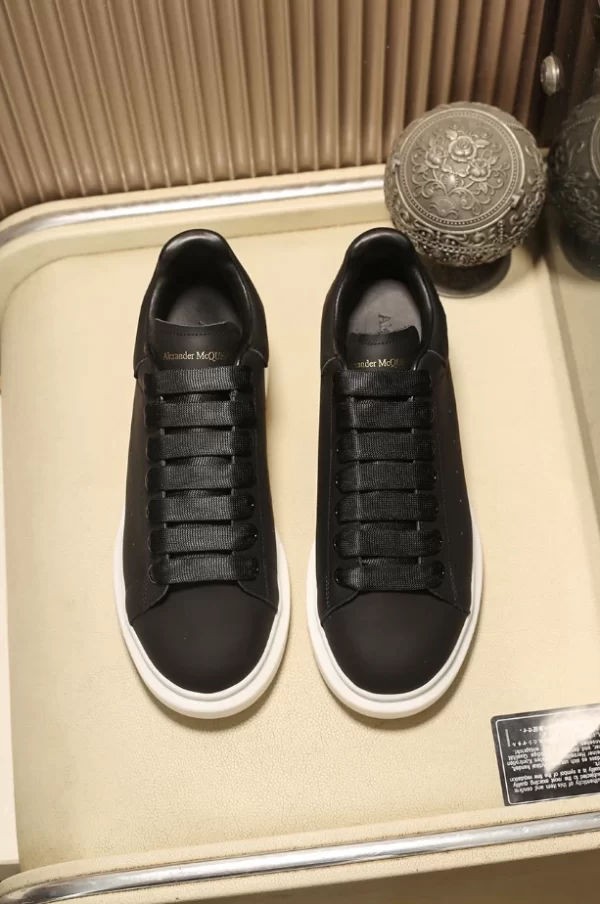 Alexander McQueen Oversized Sneaker in Black - RAS01