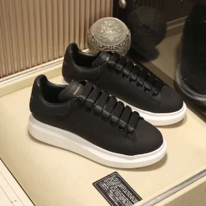 Alexander McQueen Oversized Sneaker in Black - RAS01