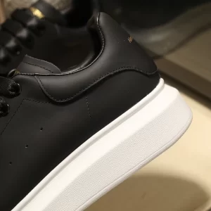 Alexander McQueen Oversized Sneaker in Black - RAS01