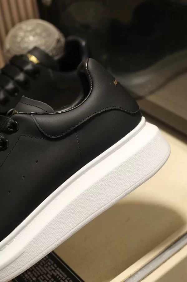 Alexander McQueen Oversized Sneaker in Black - RAS01