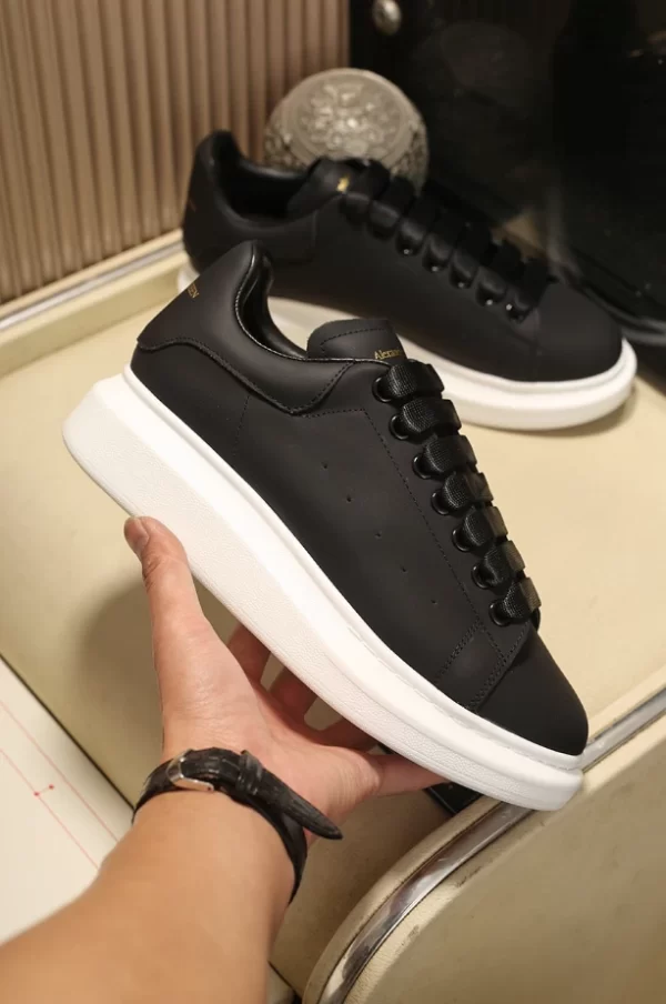 Alexander McQueen Oversized Sneaker in Black - RAS01