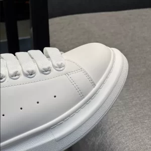 Alexander McQueen Oversized Sneaker - RAS17