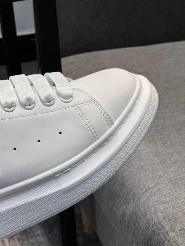 Alexander McQueen Oversized Sneaker - RAS18