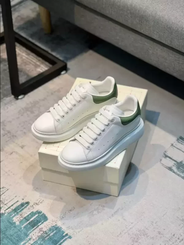 Alexander McQueen Oversized Sneaker - RAS26