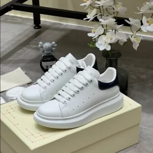 Alexander McQueen Oversized Sneaker - RAS33