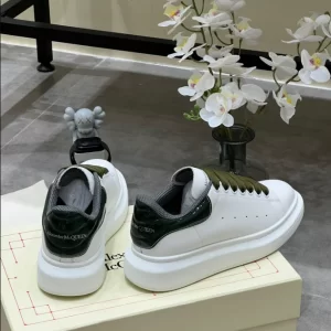 Alexander McQueen Oversized Sneaker - RAS38