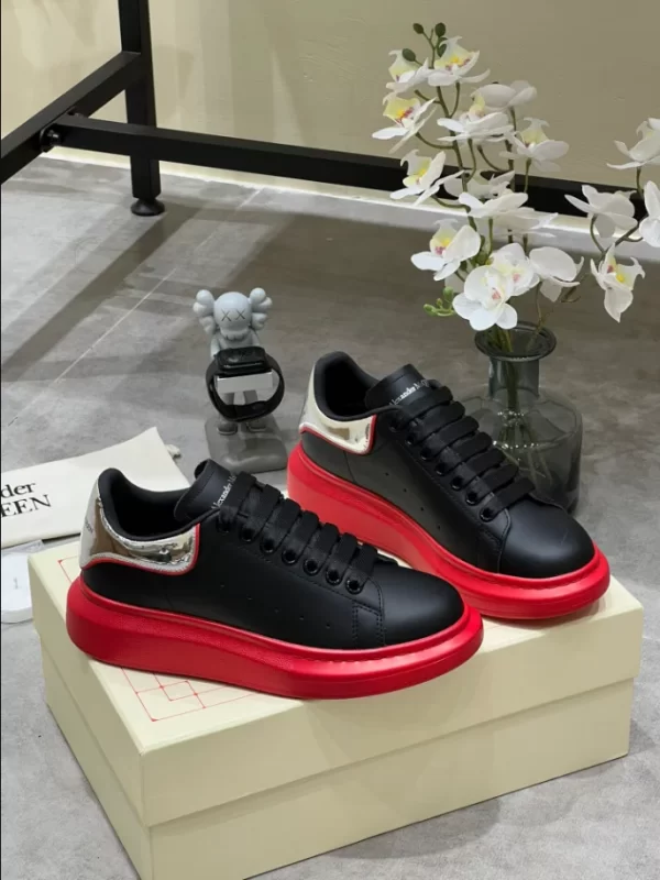 Alexander McQueen Oversized Sneaker - RAS27