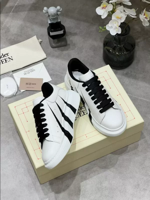 Alexander McQueen Oversized Sneaker - RAS45