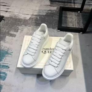 Alexander McQueen Oversized Sneaker - RAS10