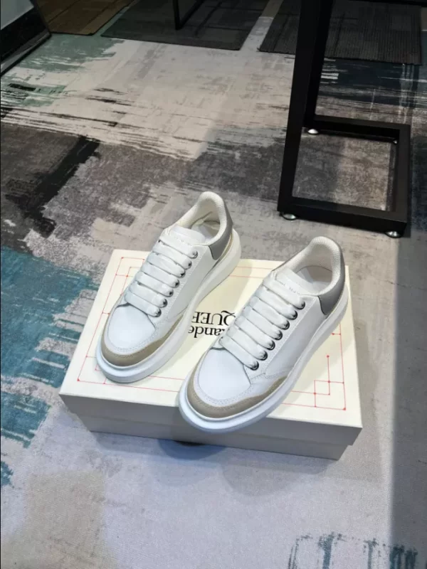 Alexander McQueen Oversized Sneaker - RAS06