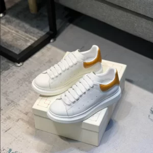 Alexander McQueen Oversized Sneaker - RAS18