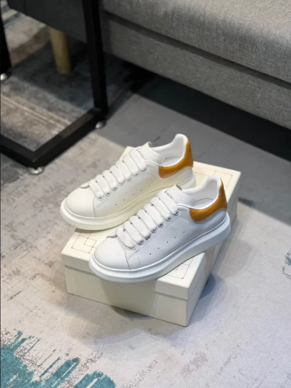 Alexander McQueen Oversized Sneaker - RAS18