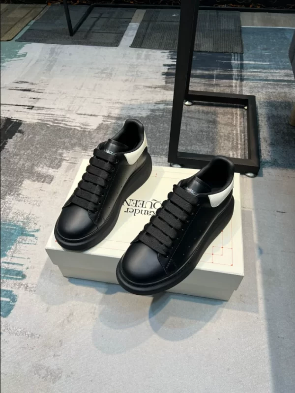 Alexander McQueen Oversized Sneaker - RAS24