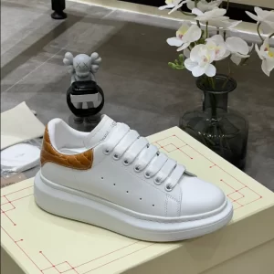 Alexander McQueen Oversized Sneaker - RAS37