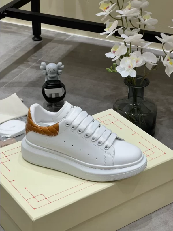 Alexander McQueen Oversized Sneaker - RAS37