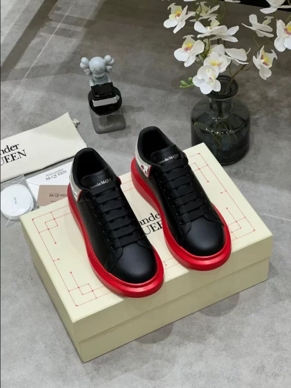 Alexander McQueen Oversized Sneaker - RAS27