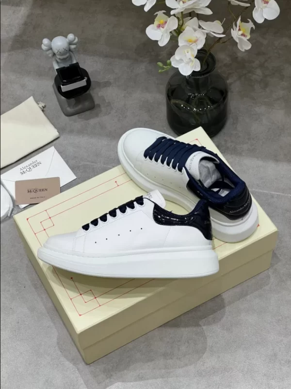 Alexander McQueen Oversized Sneaker - RAS41